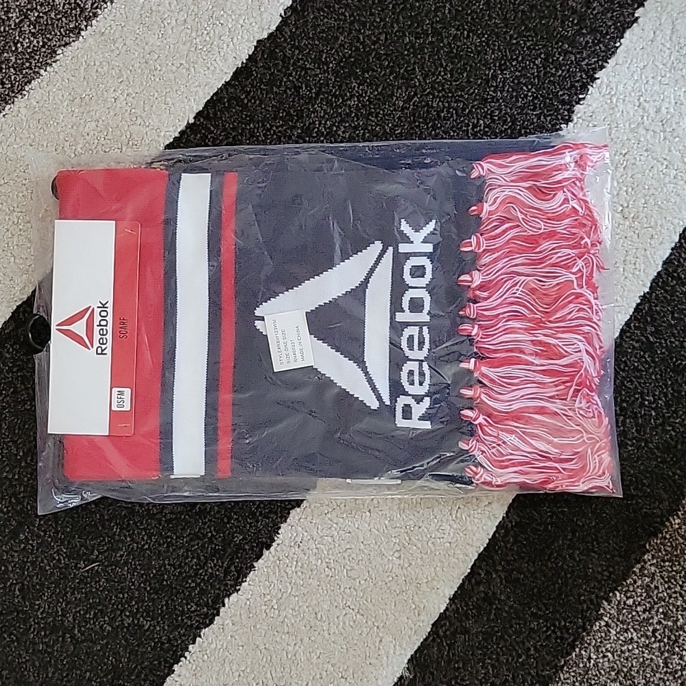 NEW Reebok Scarf - Picture 3 of 3